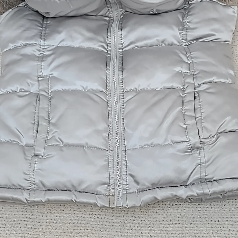 Old Navy Kids Full Zip Quilted Puffer Fleece Lined Vest Jacket in Silver/Gray
